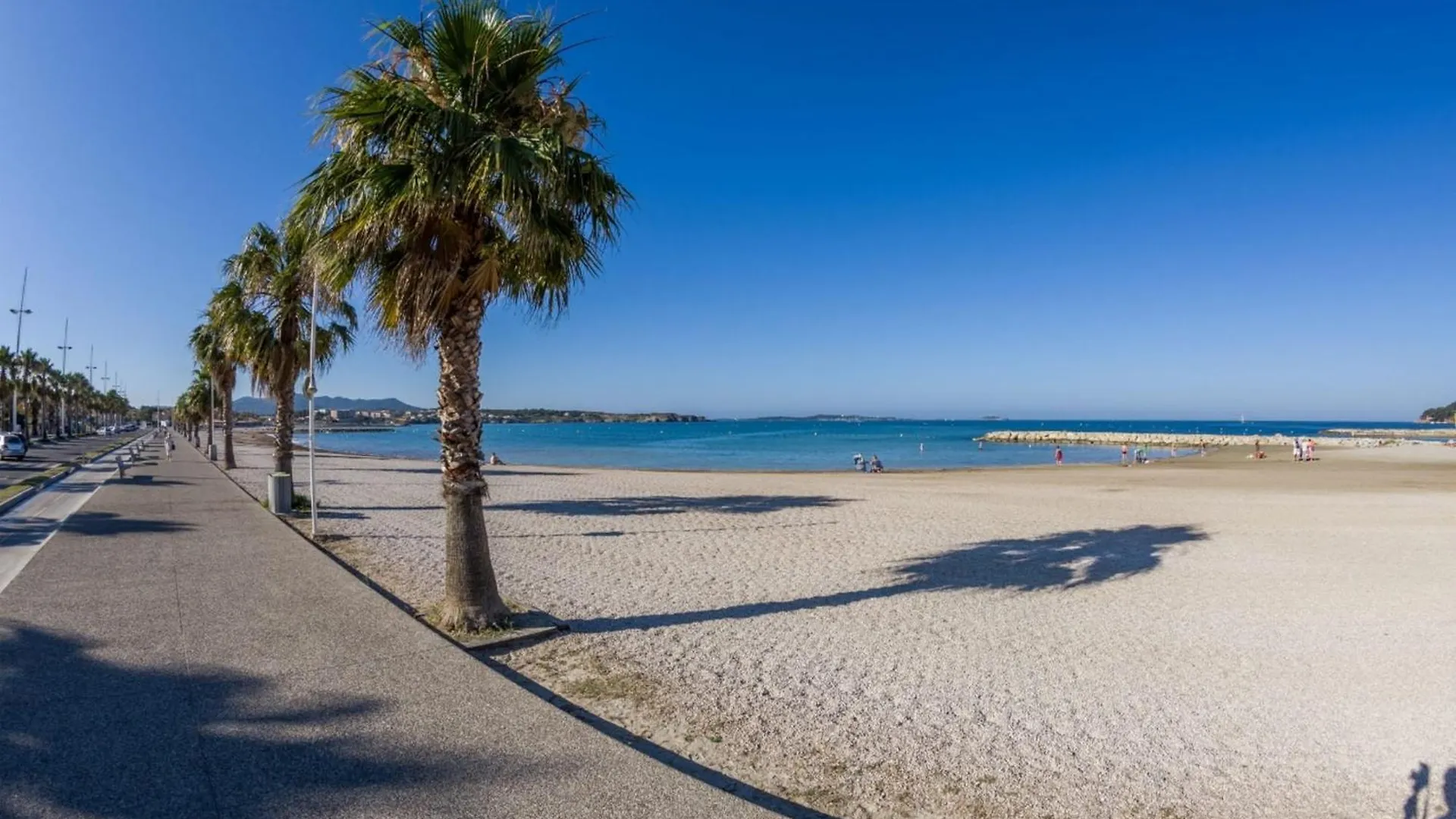 Apartment Spacious T4 With Garden - Near Beach Six-Fours-les-Plages